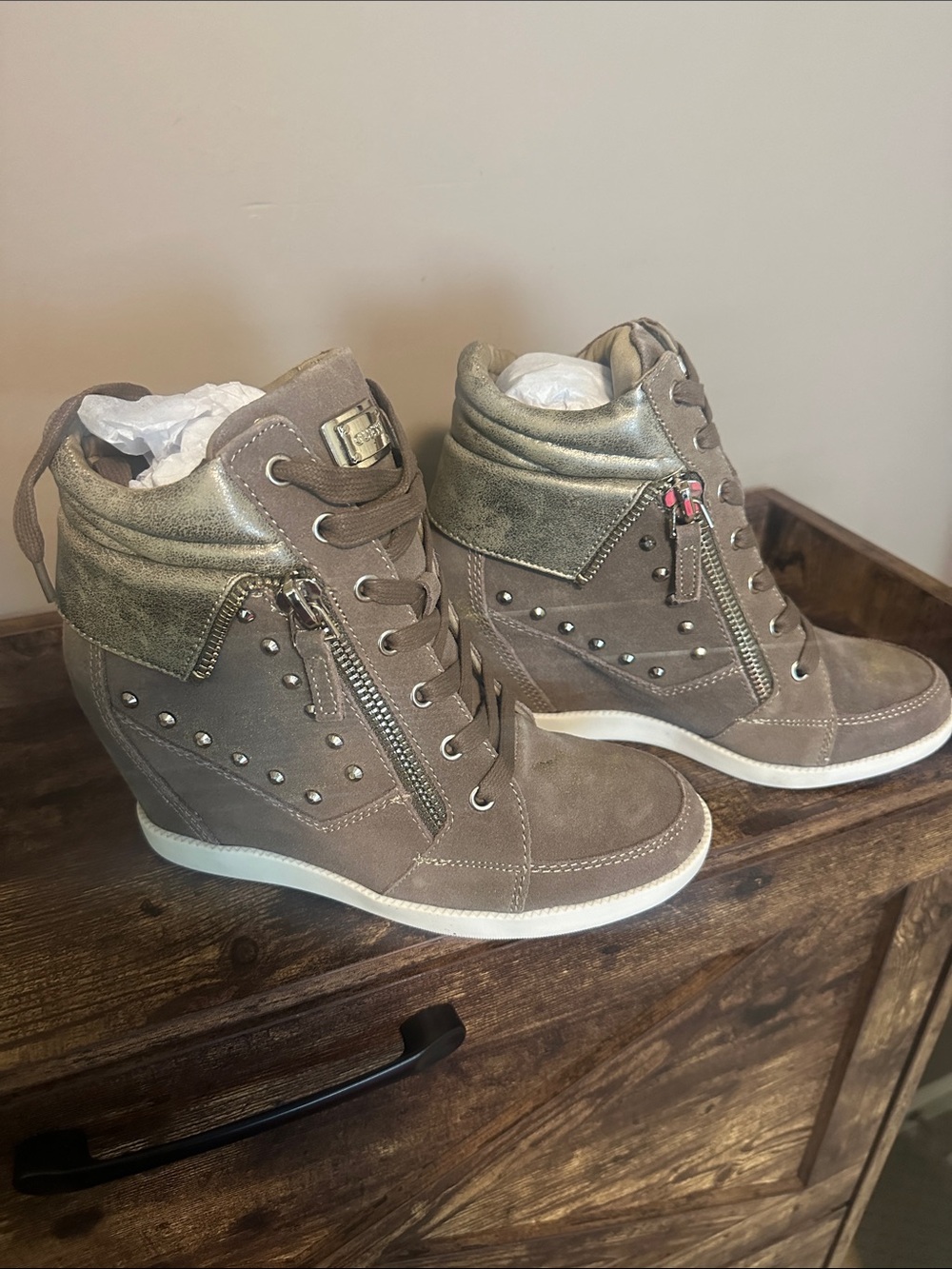Guess Taupe Wedge High-Top Sneakers with Stud & Side Zipper - Picture 4 of 6